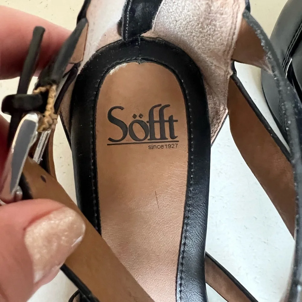 EUC Sofft Black Strappy Sandals - Picture 4 of 6